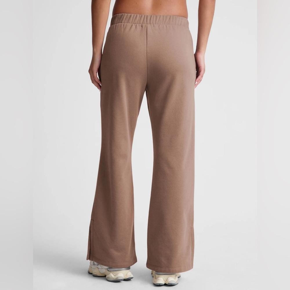 Beyond Yoga LuxeFleece Wide Leg Pant - Desert Sand Small NWT - Picture 3 of 4